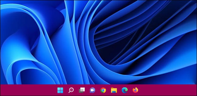 Панель задач Windows 11 с примененным цветом.