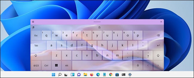 Сенсорная клавиатура Windows 11 с примененной темой.