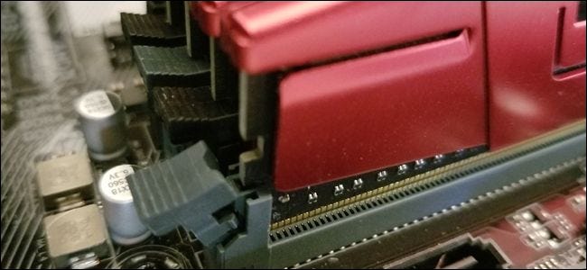 Вкладка на слоте ОЗУ не зафиксирована на карте памяти RAM. 