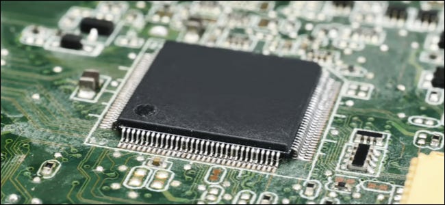 Компьютерный чип на материнской плате