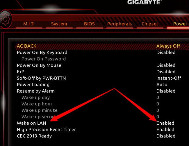 Экран Gigabyte BIOS с красными стрелками, указывающими на параметр Wake On Lan.