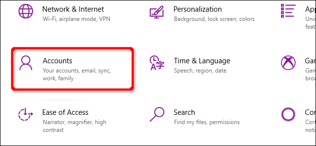 Выберите учетные записи в настройках Windows 10